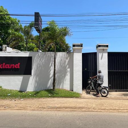 Pink Land Hotel Beruwala Exterior photo